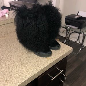 Bearpaw size 7 fur boots